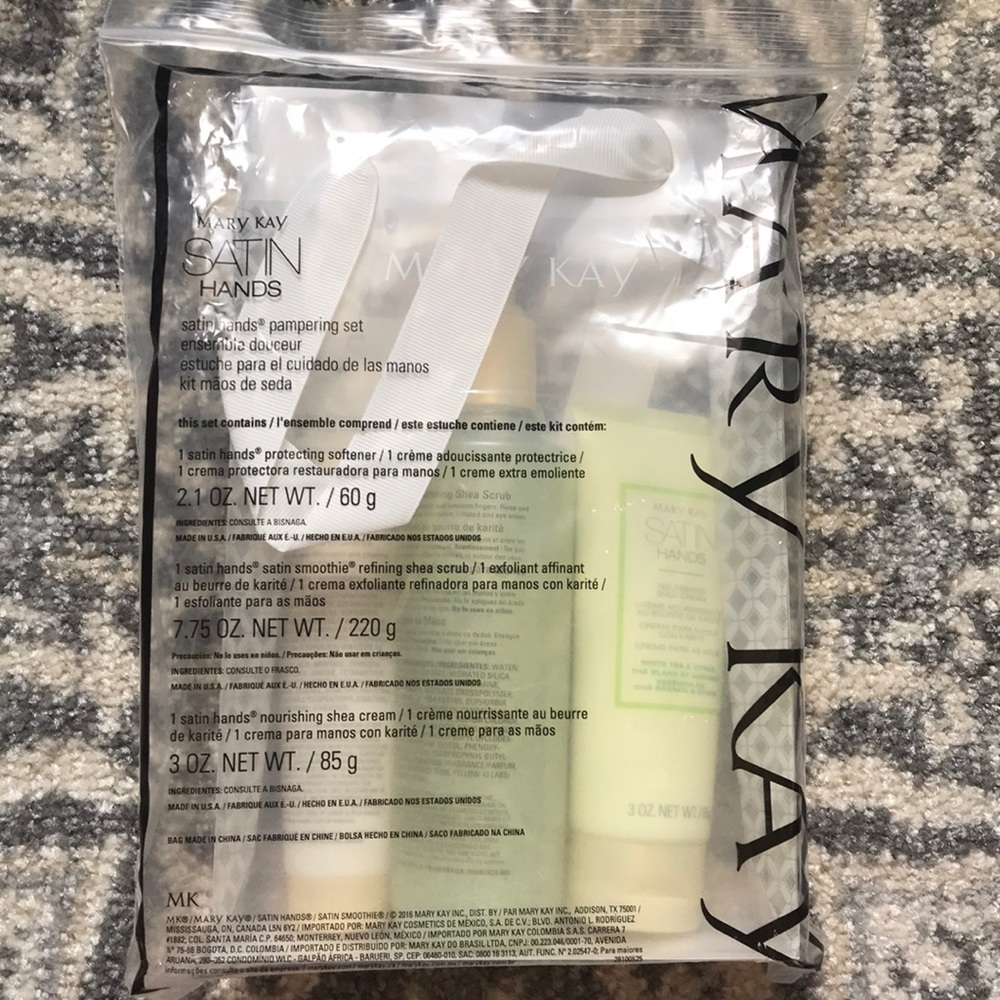 Mary Kay Satin Hands Set